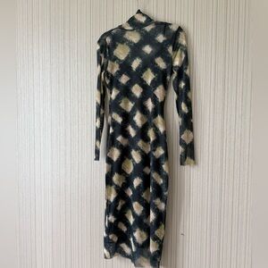 Steve Madden Black Long-Sleeve Midi Dress with Olive & Cream Diamond Print